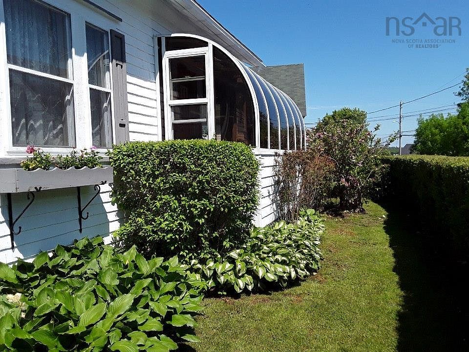 129 Hall St, Lockeport, NS B0T 1L0 MLS 202200653 Zillow