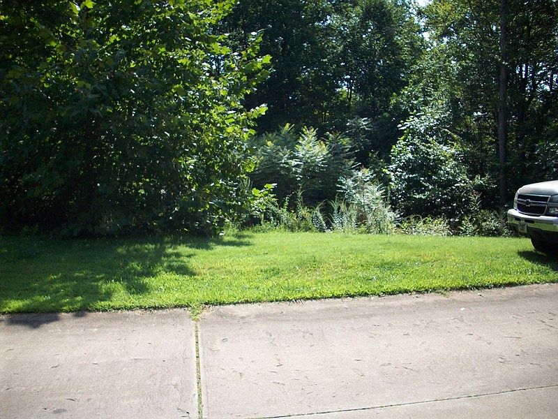 2nd image of 2 Ridgemont Dr