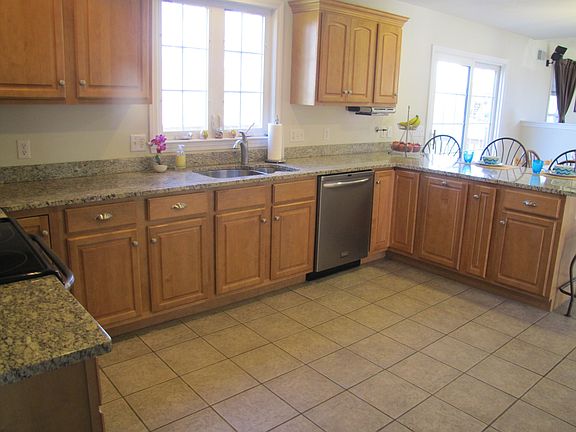 Large Open Kitchen Lots of Cabinets