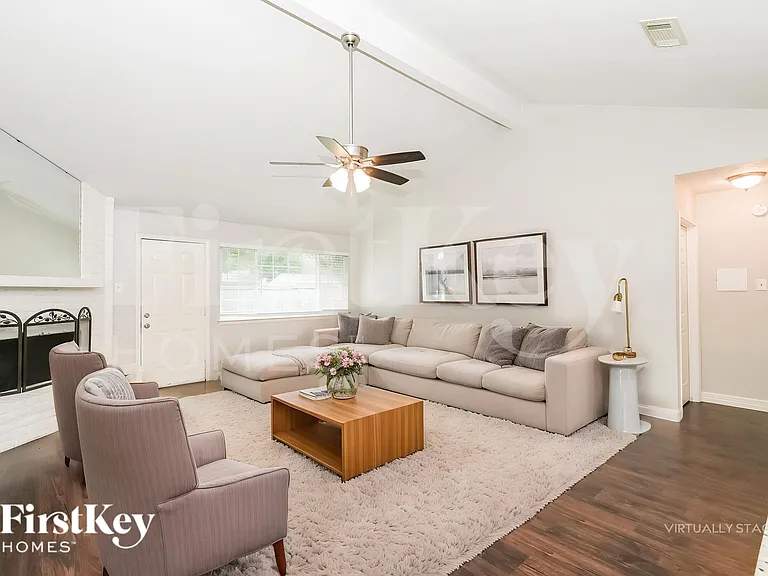 2411 Shady Brook Dr — Photo 3