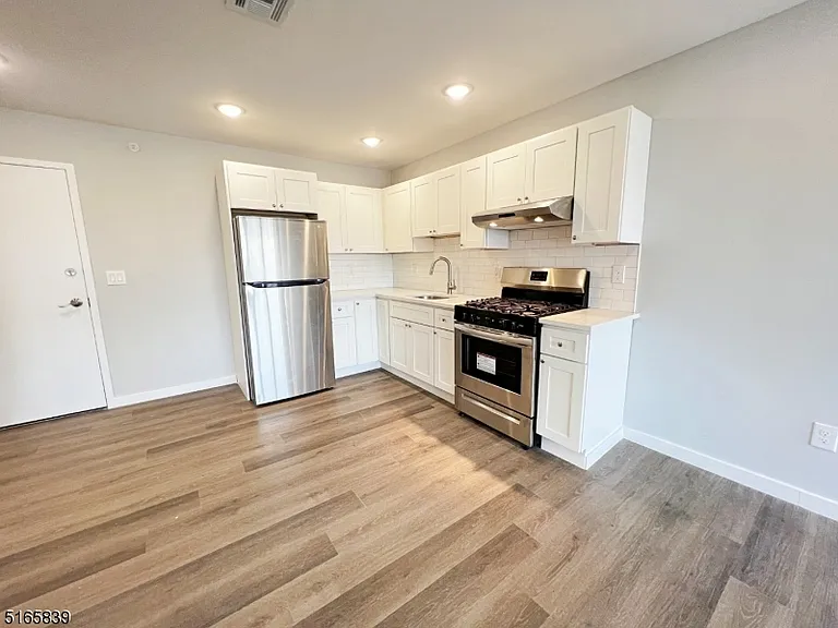 180 Cedar St — Photo 4