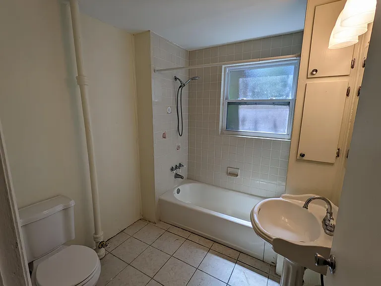 1005 Plaza St — Photo 9