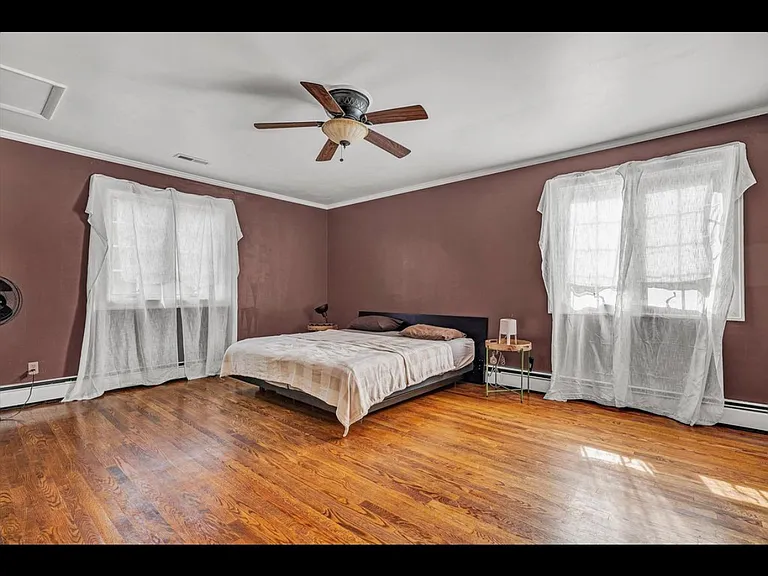 2410 Cornwallis Ave SE — Photo 8