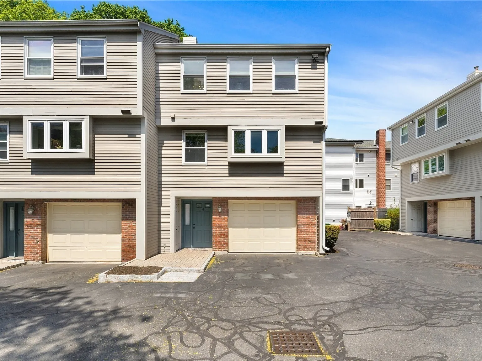 2 bed, 2.5 bath, 1471 sqft, $4,550 — Photo 2
