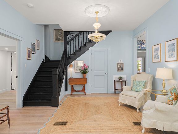 3rd image of 52 Spring St