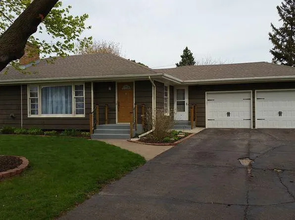 2020 Asbury St, Roseville, MN 55113