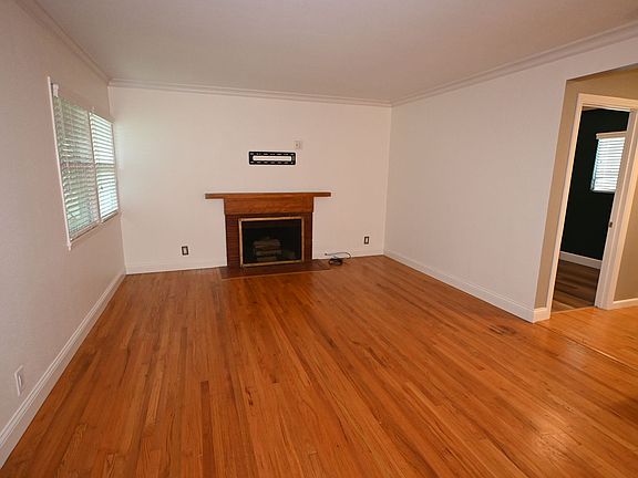 3rd image of 2746 Knoxville Ave