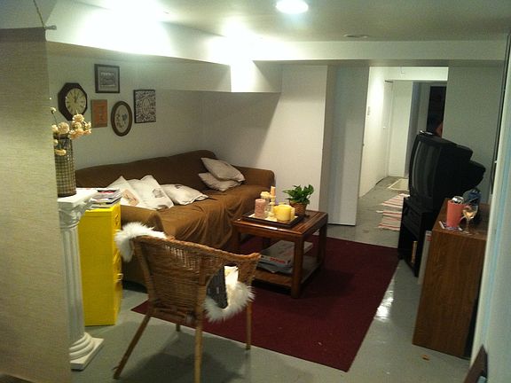 4th image of 1086 N Hermitage Ave #G