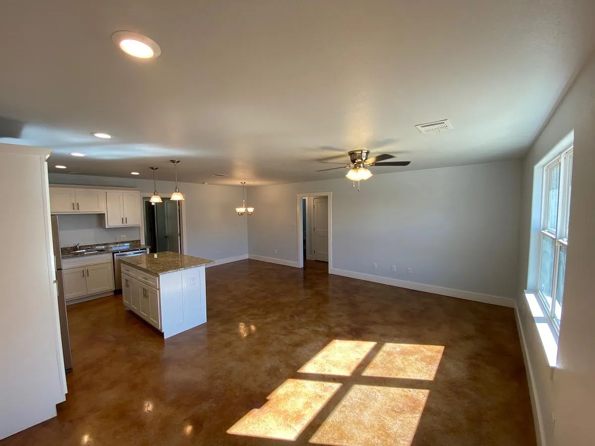 Building Photo - 300 Pendergrass St #B