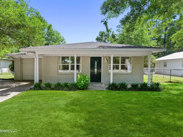 705 Pine Hills Rd, Ocean Springs, MS 39564