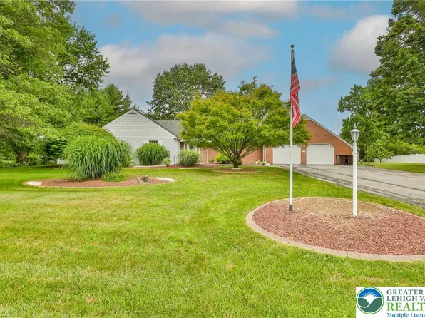 569 Longacre Dr, Cherryville, PA 18035