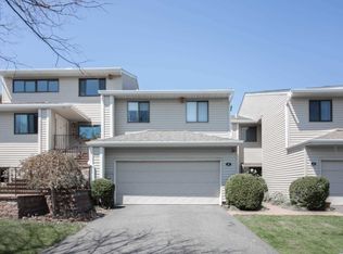 6 Chestnut Ln #3, Woodbury, NY 11797