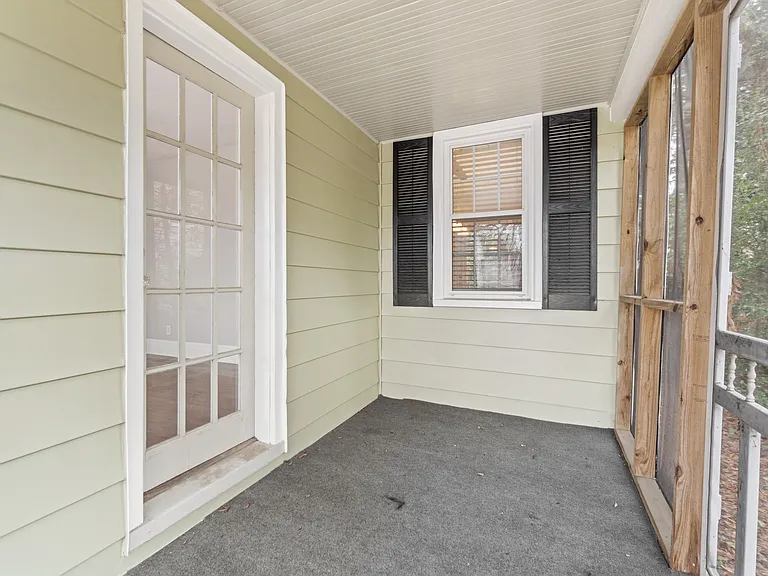1211 Larchmont Cres — Photo 29