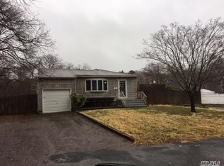 9 Louisiana Ave, Bay Shore, NY 11706