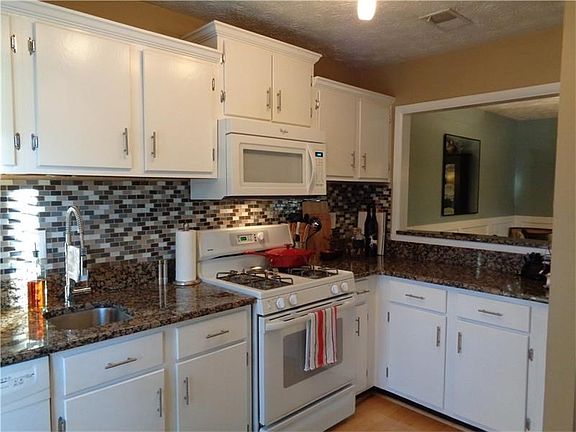 5th image of 1902 Cumberland Ct SE