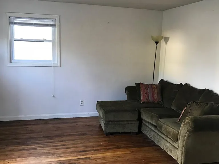 127 Poe St — Photo 5