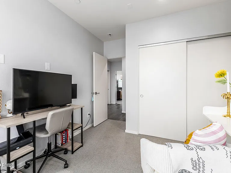 2740 E Roma Ave — Photo 29