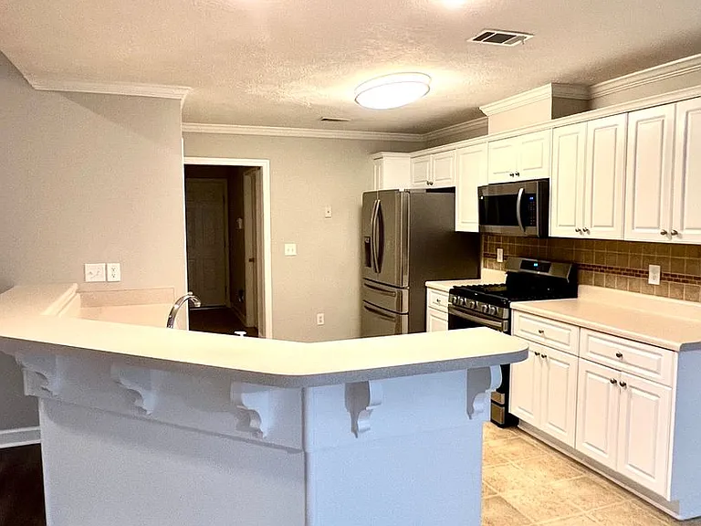 702 Wickham Dr — Photo 10