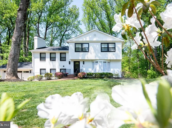 1554 Forest Villa Ln, Mc Lean, VA 22101