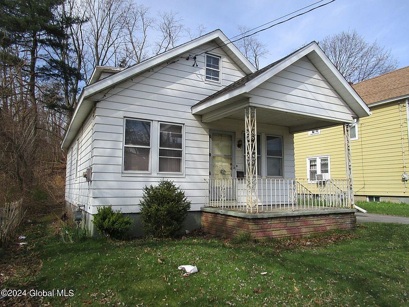 2nd image of 1824 Watt Street