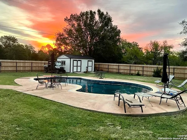 175 columbus, McDade, TX 78650