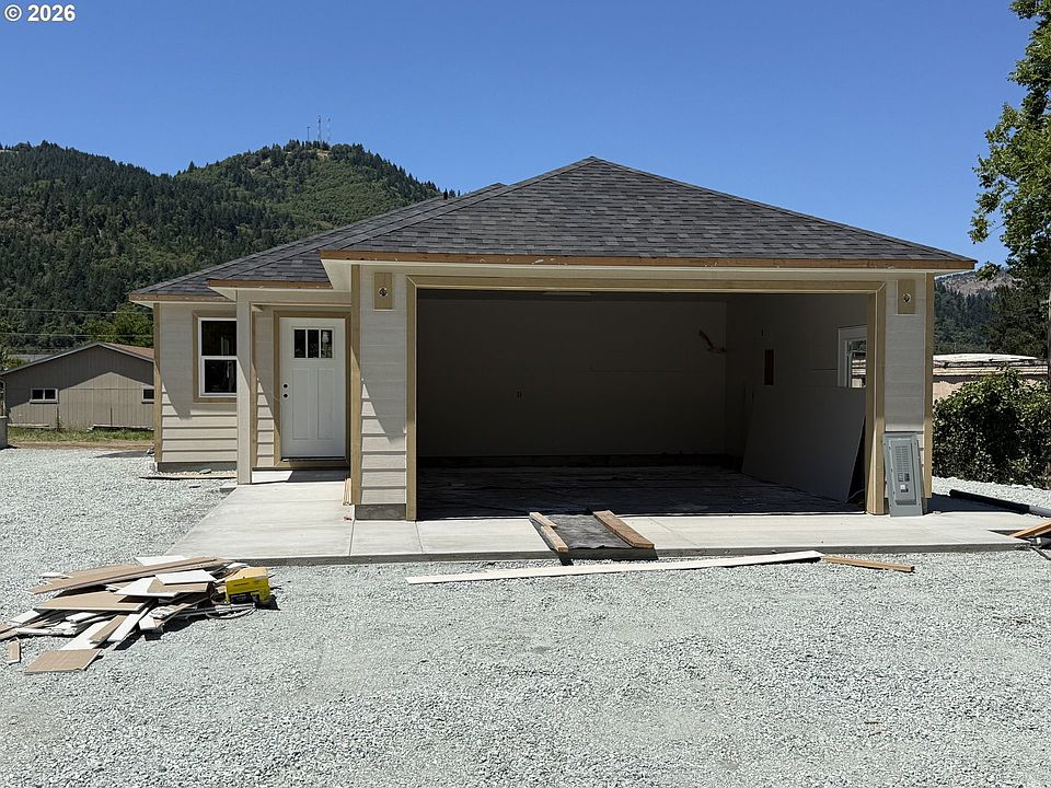 1st image of 1123 Laura St