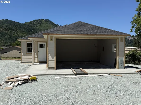 1123 Laura St, Myrtlecreek, OR 97457