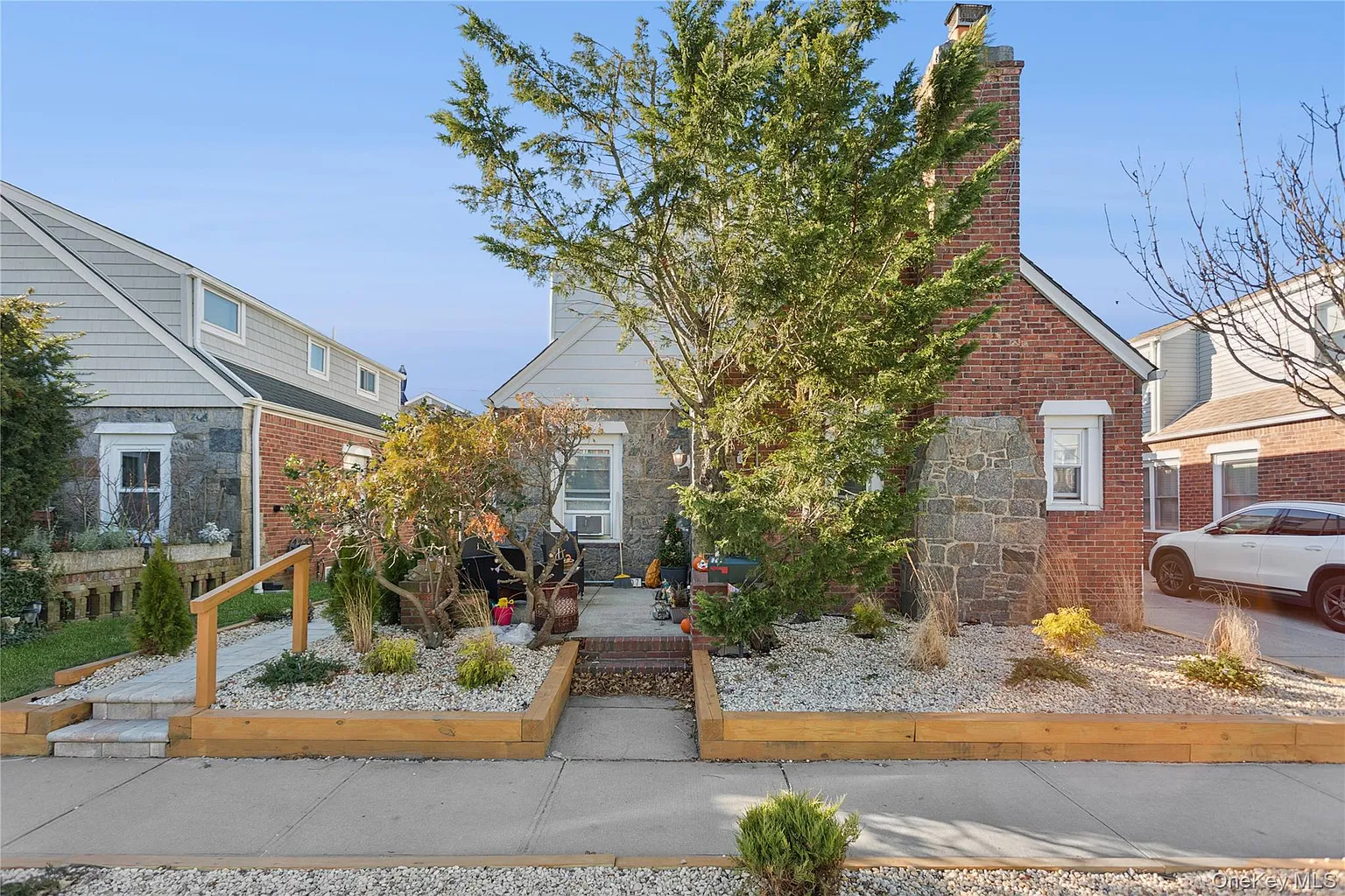 107 Pacific Boulevard photo 1