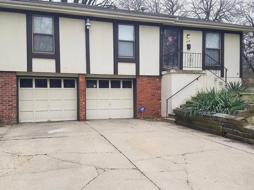 1st image of 7819 E 105th St