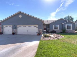 6736 Sahalee Dr, Rapid City, SD 57702