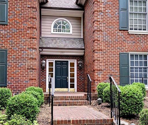 2nd image of 237 Woodmere Dr APT B