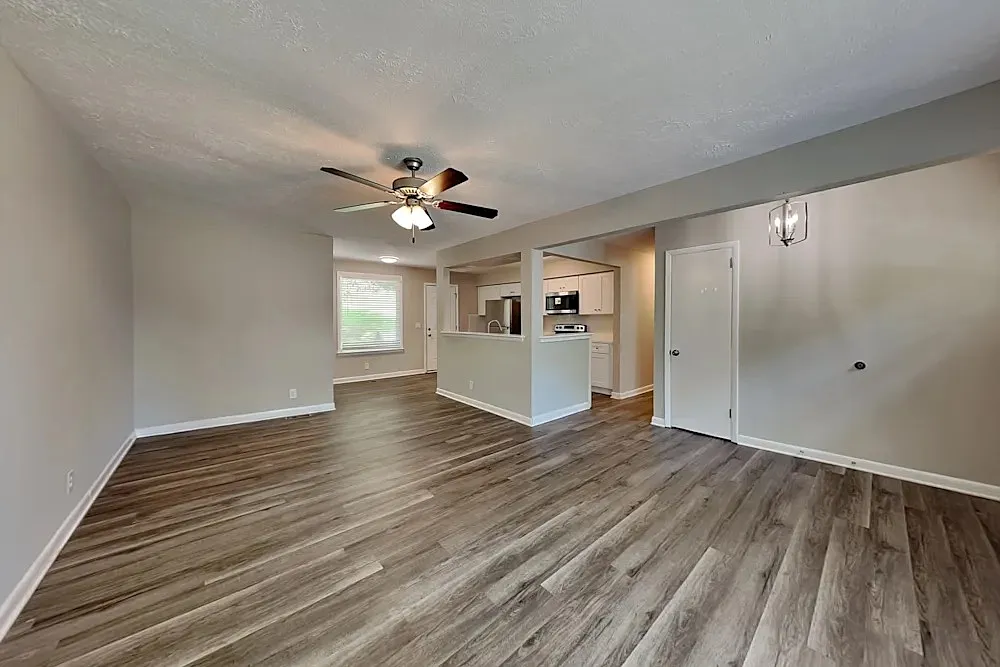 3 bed, 1331 sqft, $1,899 — Photo 1