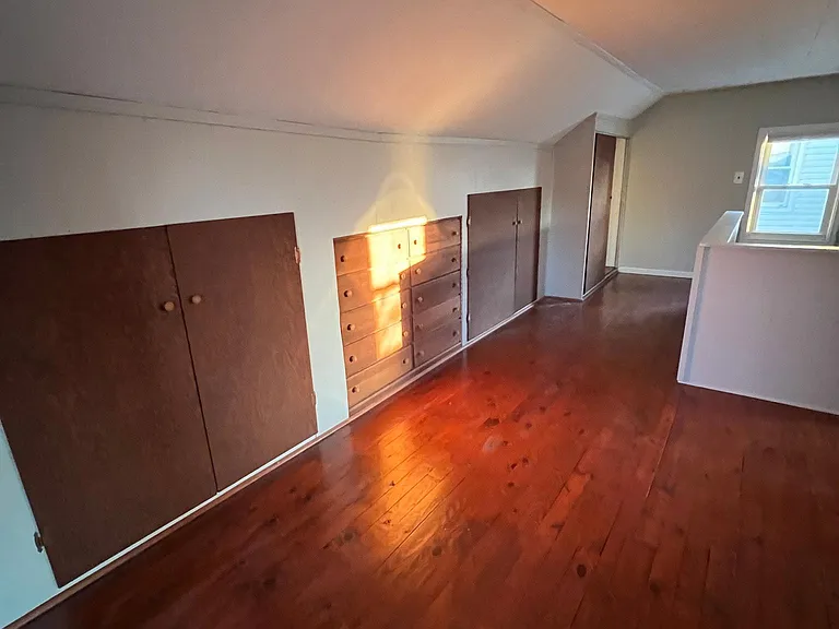 1528 Woodrow Ave — Photo 8