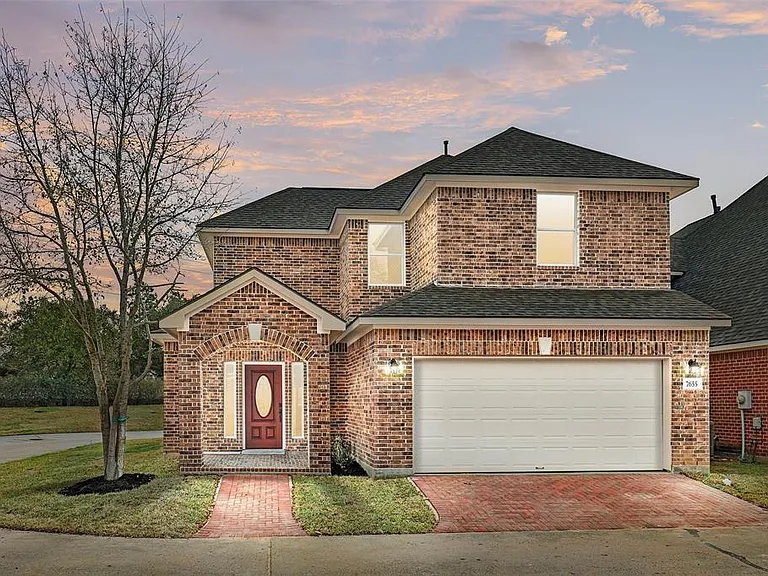 7655 NE Ameswood Rd — Photo 1