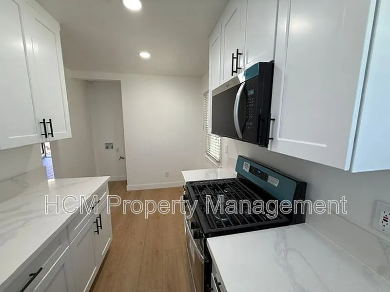 2 bed, 1.0 bath, 625 sqft, $2,200 — Photo 3