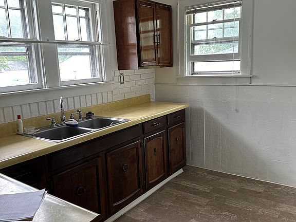 Bighting kitchen with New floor and wall