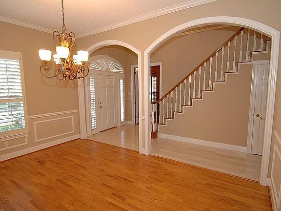 5th image of 35 Ambleside Crescent Dr