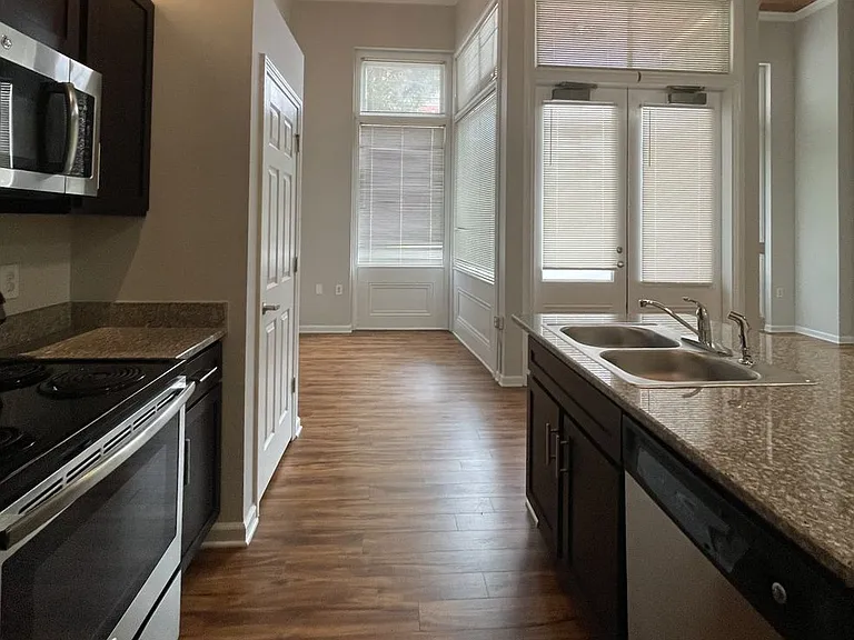 Lofts at Poplar Pointe — Photo 18
