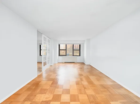 220 East 57th Street image 6 of 18