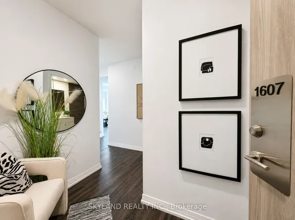 75 Canterbury Pl #1607, Toronto, ON M2N 0L2