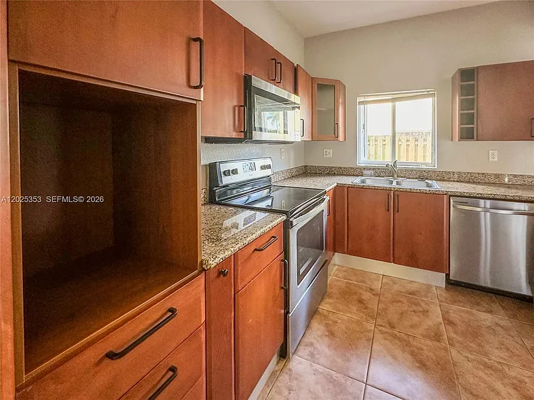 17866 NW 74th Ct — Photo 8