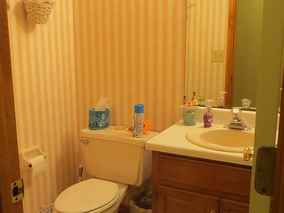 5th image of 212 Gray Dr