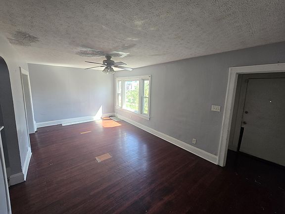 3rd image of 13203 S Parkway Dr
