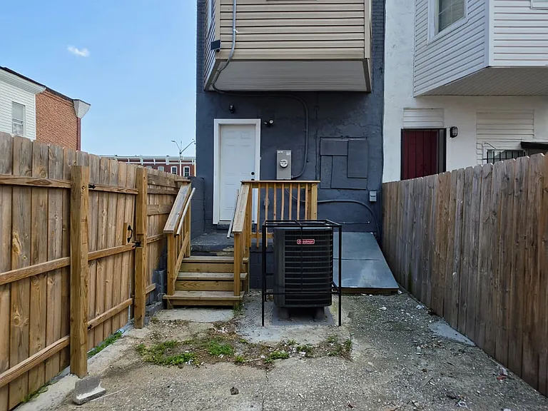 2920 E Madison St — Photo 31