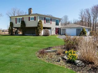 14 Beaux Arts Ln, Halesite, NY 11743