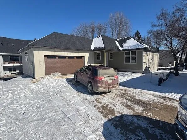 10294 Lee Dr, Eden Prairie, MN 55347