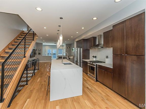 3rd image of 4422 Vista Ave