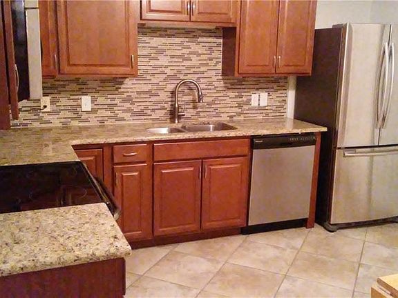 3rd image of 3072 Yorkshire Dr