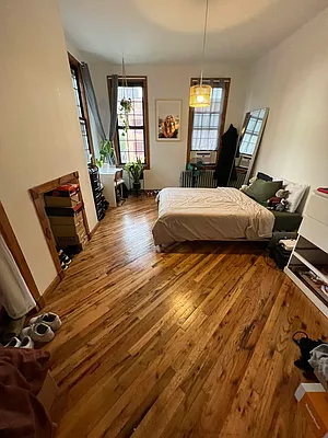 Rented by Delmark Realty LLC | media 2