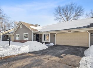 1008 Fox Run Rd, Waconia, MN 55387